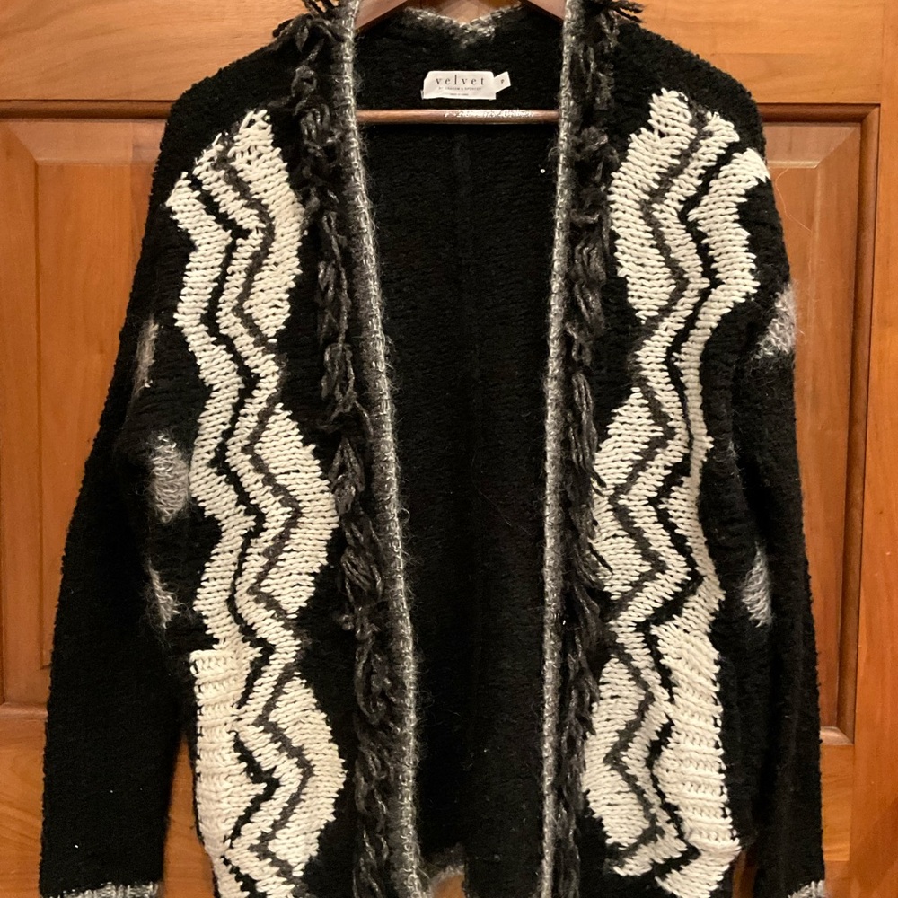 Velvet Women's Black and White Sweater